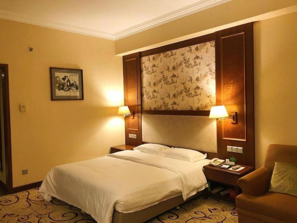 Fenggang Gladden Hotel Tiantangwei Zewnętrze zdjęcie